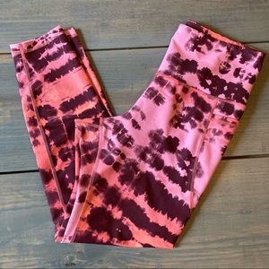 Super cute Old Navy Elevate Leggings, pink tie dye, hard to find